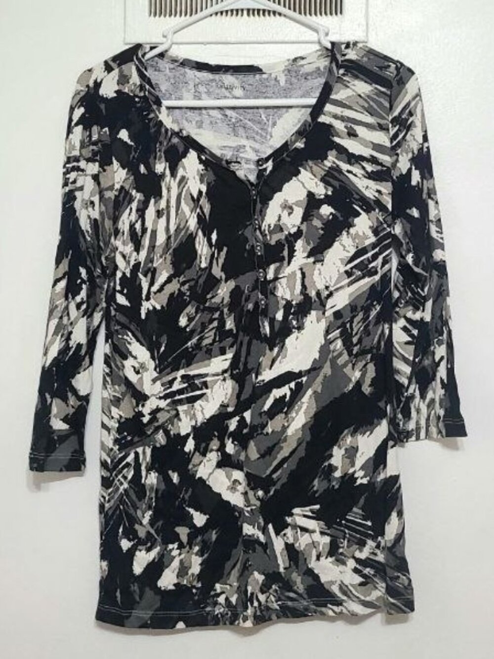 Abstract 3/4 Sleeve Top